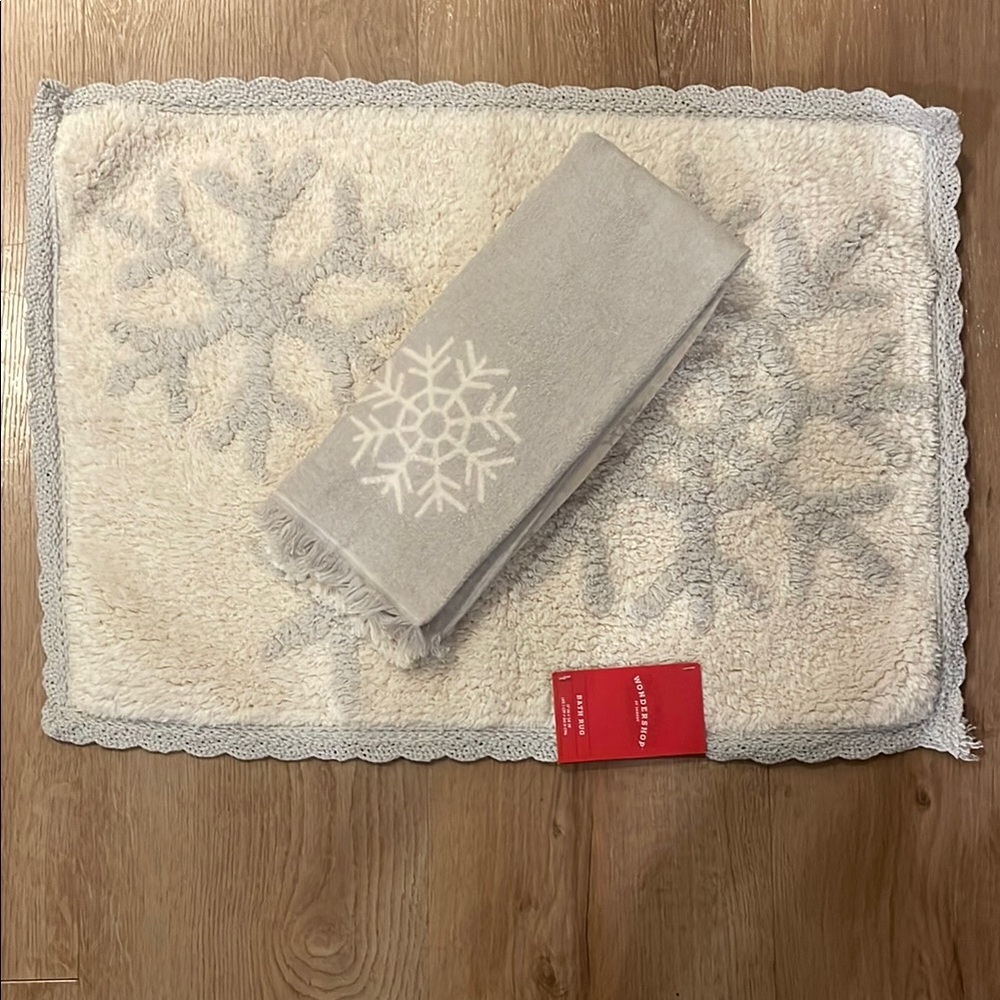 Target Wondershop White and Gray Bath Rug and Hand Towels